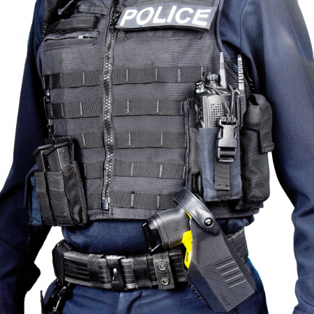 Tilpasset taktisk vest - En politimanns taktisk vest med flere lommer, antiskli-riflestøtabsorberende pute
